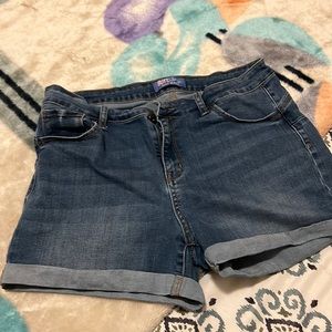 Wax Jean shorts comfortable and stretchy